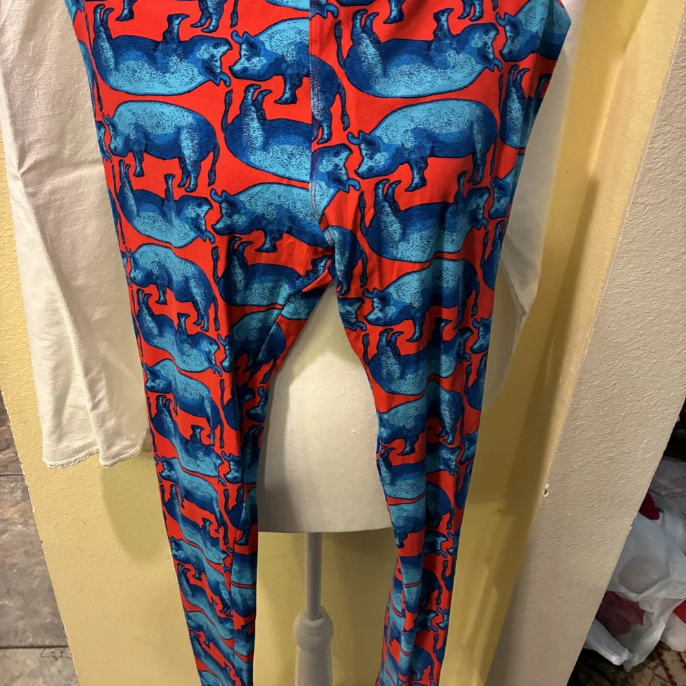 LuLaRoe Blue and Red Pig Leggings - Picture 1 of 4